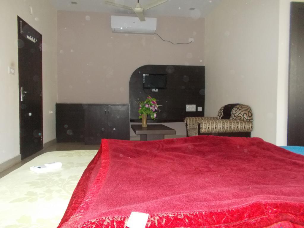 Hotel Rudraksh Virani Buitenkant foto
