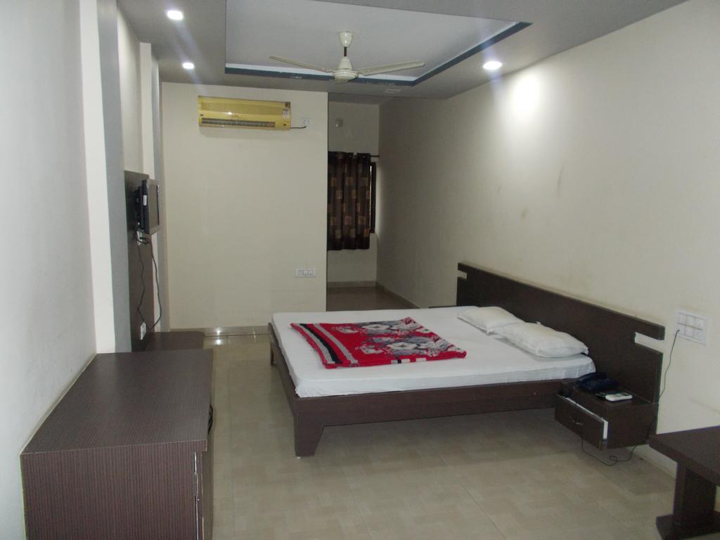 Hotel Rudraksh Virani Buitenkant foto