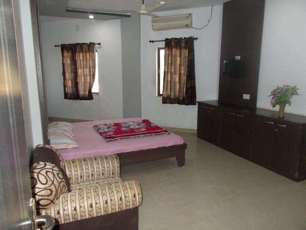 Hotel Rudraksh Virani Buitenkant foto