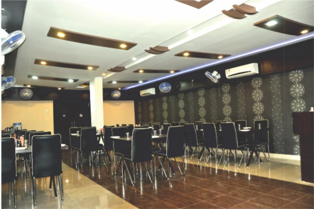 Hotel Rudraksh Virani Buitenkant foto