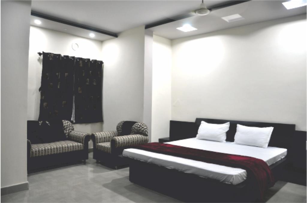 Hotel Rudraksh Virani Buitenkant foto